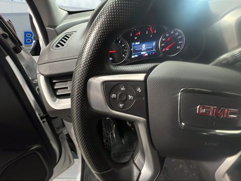 Used 2024 GMC Terrain SLE image 11