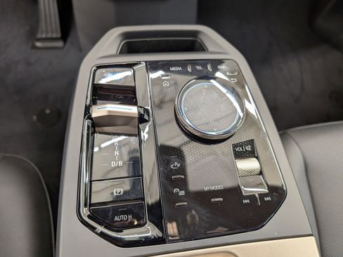 Used 2025 BMW iX xDrive50 image 24