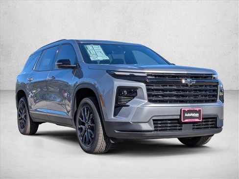 New 2026 Chevrolet Traverse LT image 3