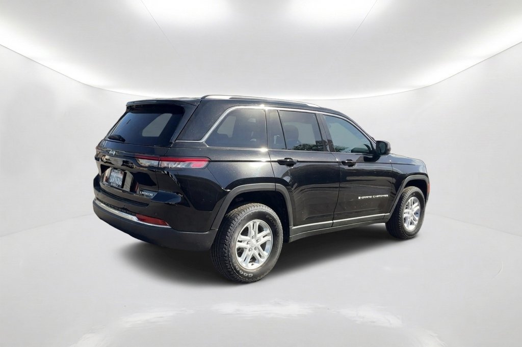 Used 2025 Jeep Grand Cherokee Laredo RWD image 6