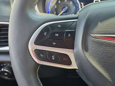 Used 2025 Chrysler Pacifica Select FWD image 21