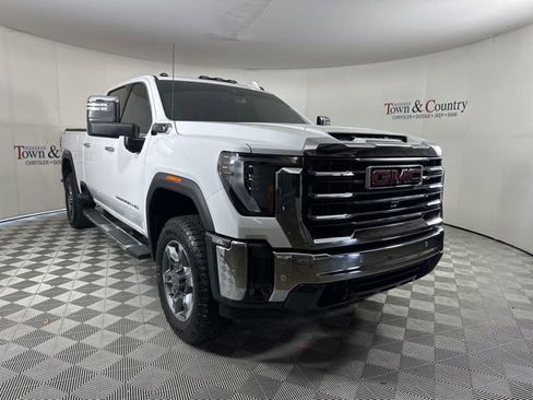 Used 2025 GMC Sierra 2500 SLT w/ SLT Premium Package image 3
