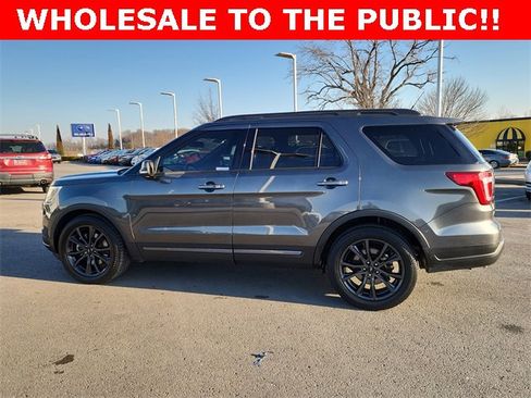 Used 2018 Ford Explorer XLT w/ Equipment Group 202A image 7