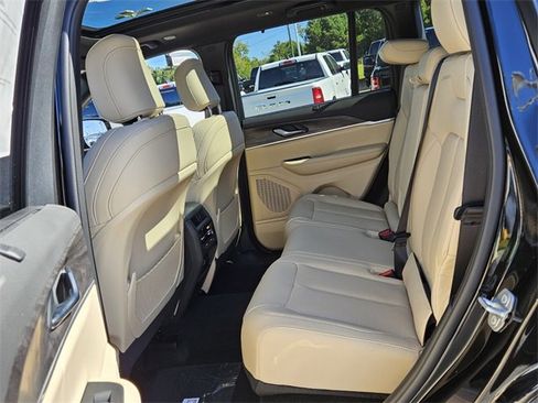 New 2025 Jeep Grand Cherokee Limited w/ Luxury Tech Group II image 8