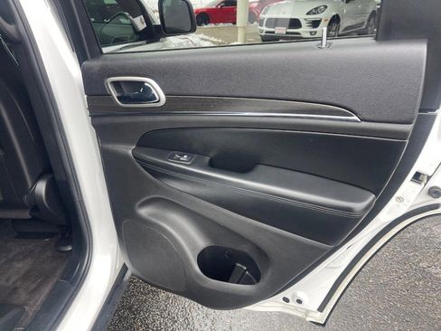 Used 2018 Jeep Grand Cherokee Limited image 14
