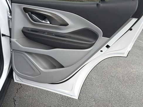 Used 2024 GMC Terrain SLE image 16