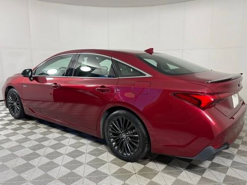 Used 2020 Toyota Avalon XSE image 4