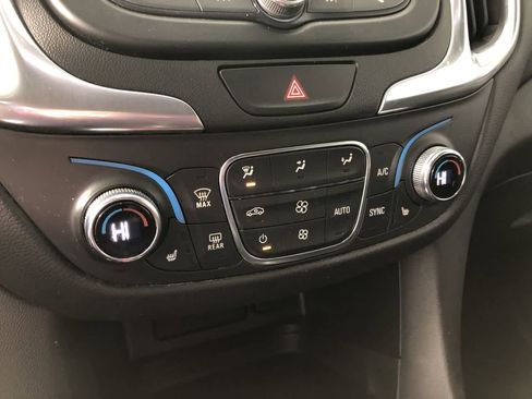 Used 2021 Chevrolet Equinox LT image 18