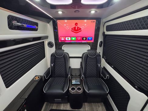 Used 2024 Mercedes-Benz Sprinter 3500 image 40
