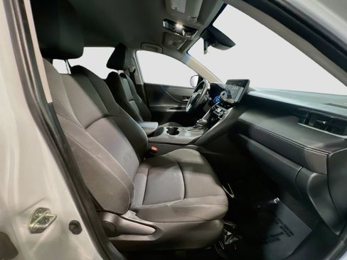 Used 2024 Toyota Venza LE AWD/4WD image 21