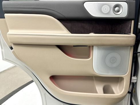 Used 2022 Lincoln Navigator Reserve image 37