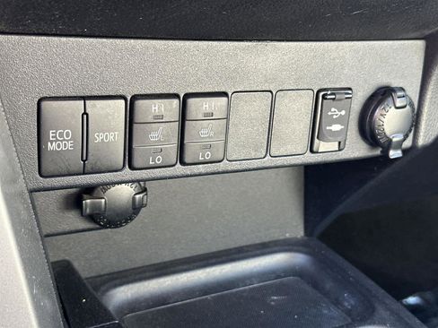 Used 2017 Toyota RAV4 Limited image 25