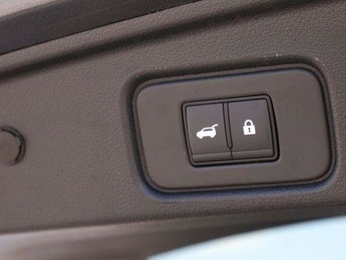 Used 2025 Nissan Pathfinder SV w/ SV Premium Package FWD image 8
