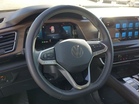 Used 2024 Volkswagen Atlas SE image 16