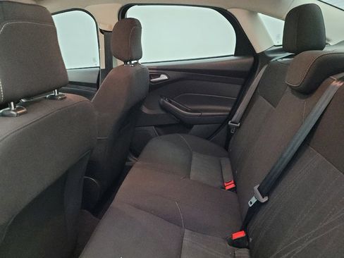 Used 2018 Ford Focus SE w/ SE Appearance Package image 18
