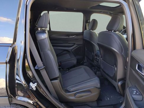 New 2025 Jeep Grand Cherokee L Laredo w/ Luxury Tech Group I RWD image 28