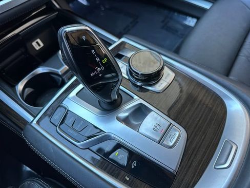 Used 2018 BMW 740e xDrive image 32