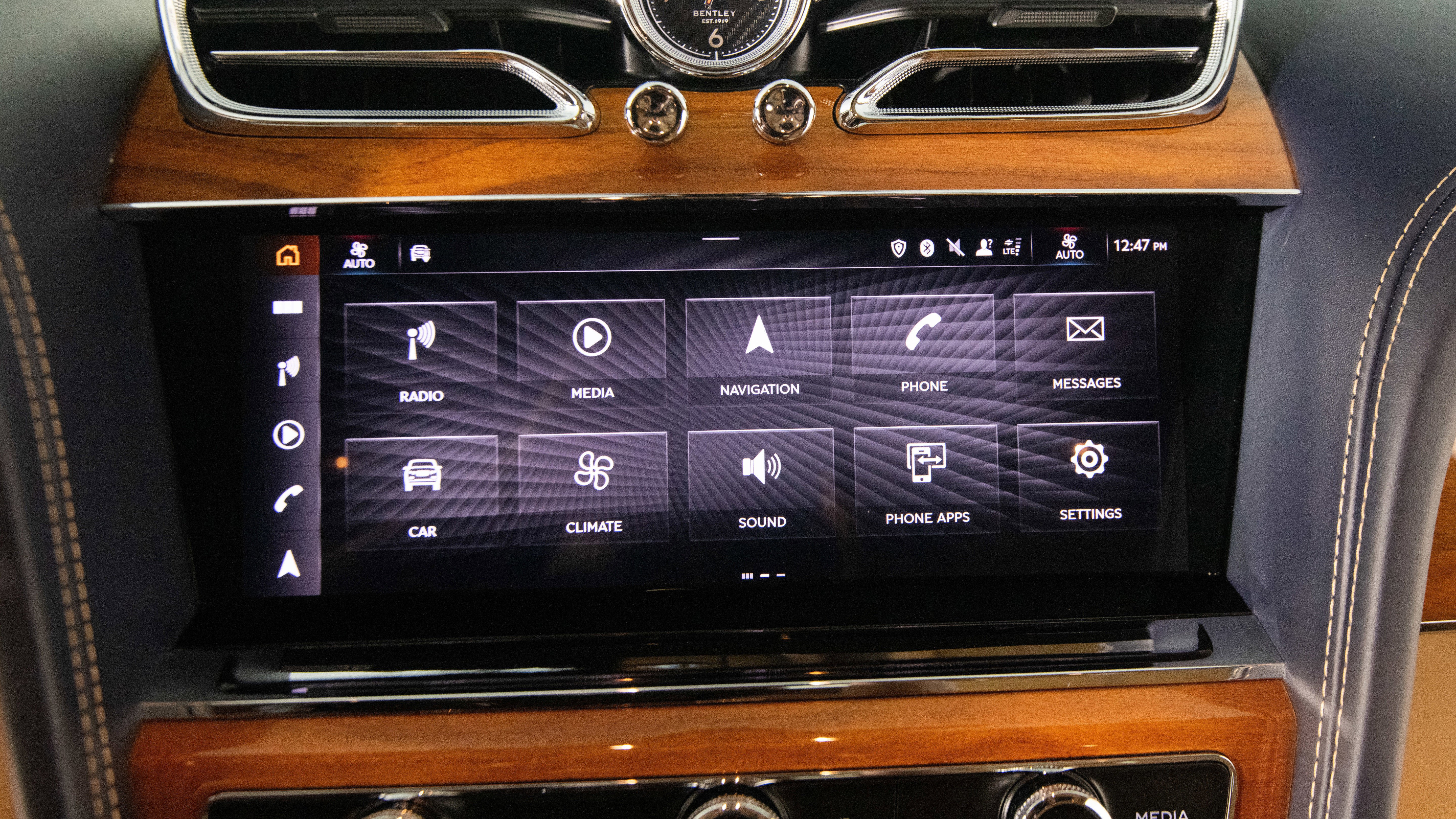 Used 2021 Bentley Bentayga AWD/4WD image 23