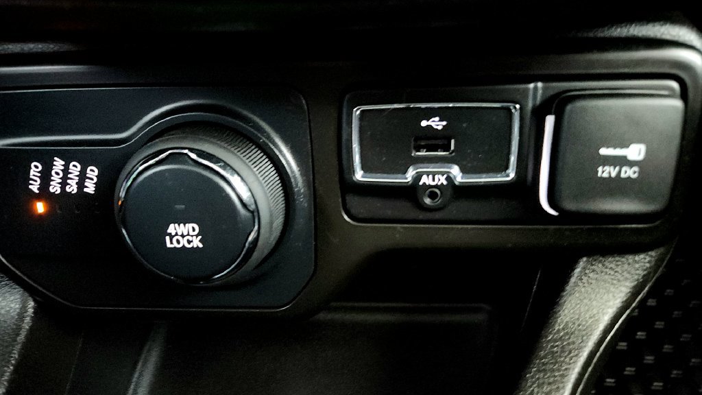Used 2021 Jeep Renegade Latitude w/ Convenience Group AWD/4WD image 36