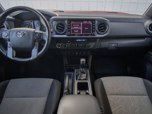 Used 2022 Toyota Tacoma TRD Off-Road image 30