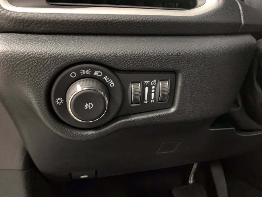 Used 2026 Chrysler Pacifica Select FWD image 17