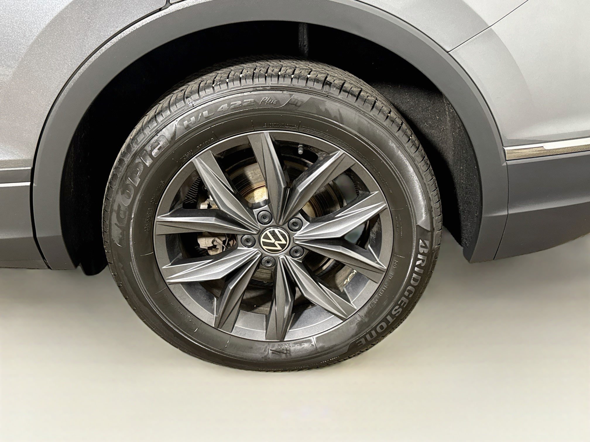 Used 2023 Volkswagen Tiguan SE w/ Panoramic Sunroof Package AWD/4WD image 27