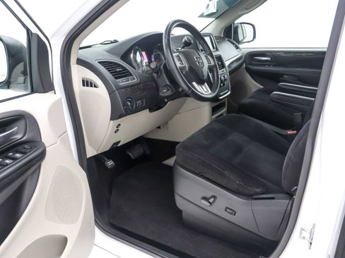 Used 2014 Dodge Grand Caravan SXT w/ Rear Park Assist Package FWD image 19