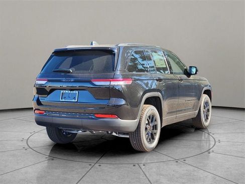 New 2025 Jeep Grand Cherokee Altitude image 12