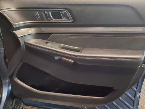 Used 2018 Ford Explorer XLT w/ Equipment Group 202A AWD/4WD image 12