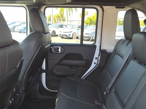 Used 2025 Jeep Wrangler Sahara w/ Safety Group image 10
