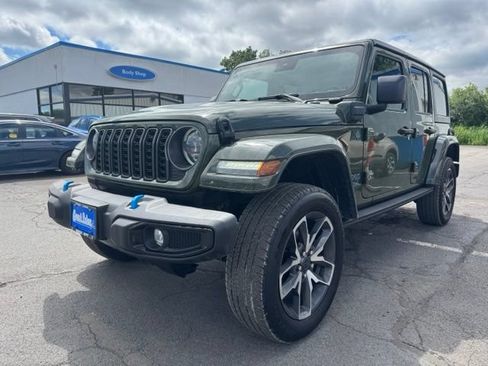 Used 2024 Jeep Wrangler Unlimited w/ Convenience Group AWD/4WD image 6