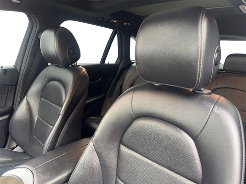 Used 2020 Mercedes-Benz GLC 300 image 25