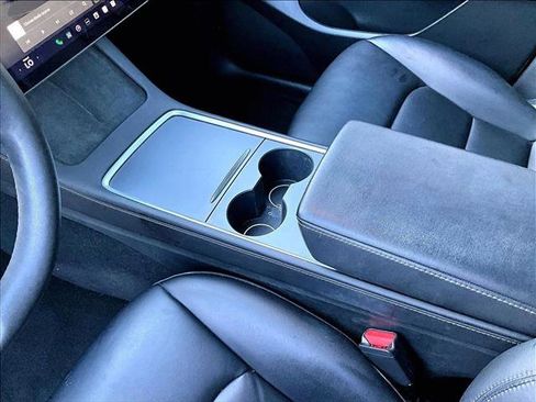 Used 2022 Tesla Model Y Long Range image 15