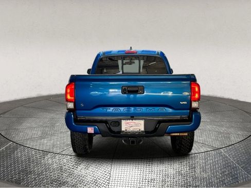 Used 2017 Toyota Tacoma TRD Sport image 6