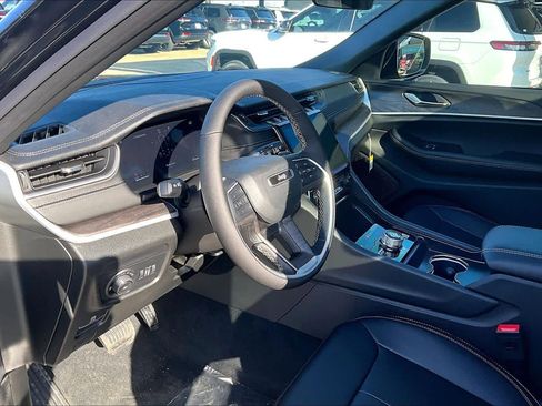 New 2025 Jeep Grand Cherokee L Limited AWD/4WD image 9