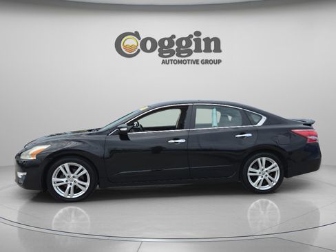 Used 2013 Nissan Altima 3.5 SL w/ Technology Pkg FWD image 2