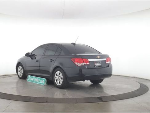 Used 2015 Chevrolet Cruze LS FWD image 8