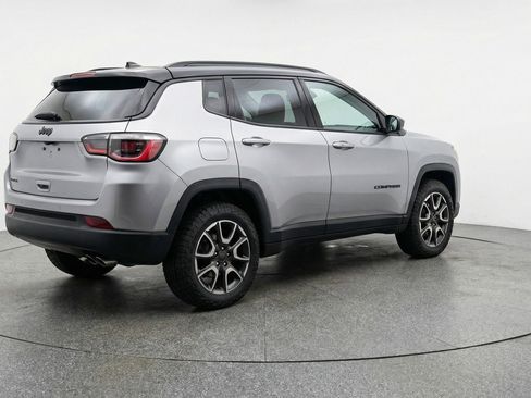 Used 2025 Jeep Compass Trailhawk image 9