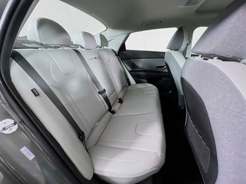 Certified 2024 Hyundai Elantra Limited image 28