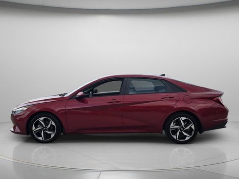 Used 2023 Hyundai Elantra SEL w/ Convenience Package FWD image 3