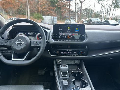 Used 2022 Nissan Rogue Platinum w/ Head-Up Display Package image 17