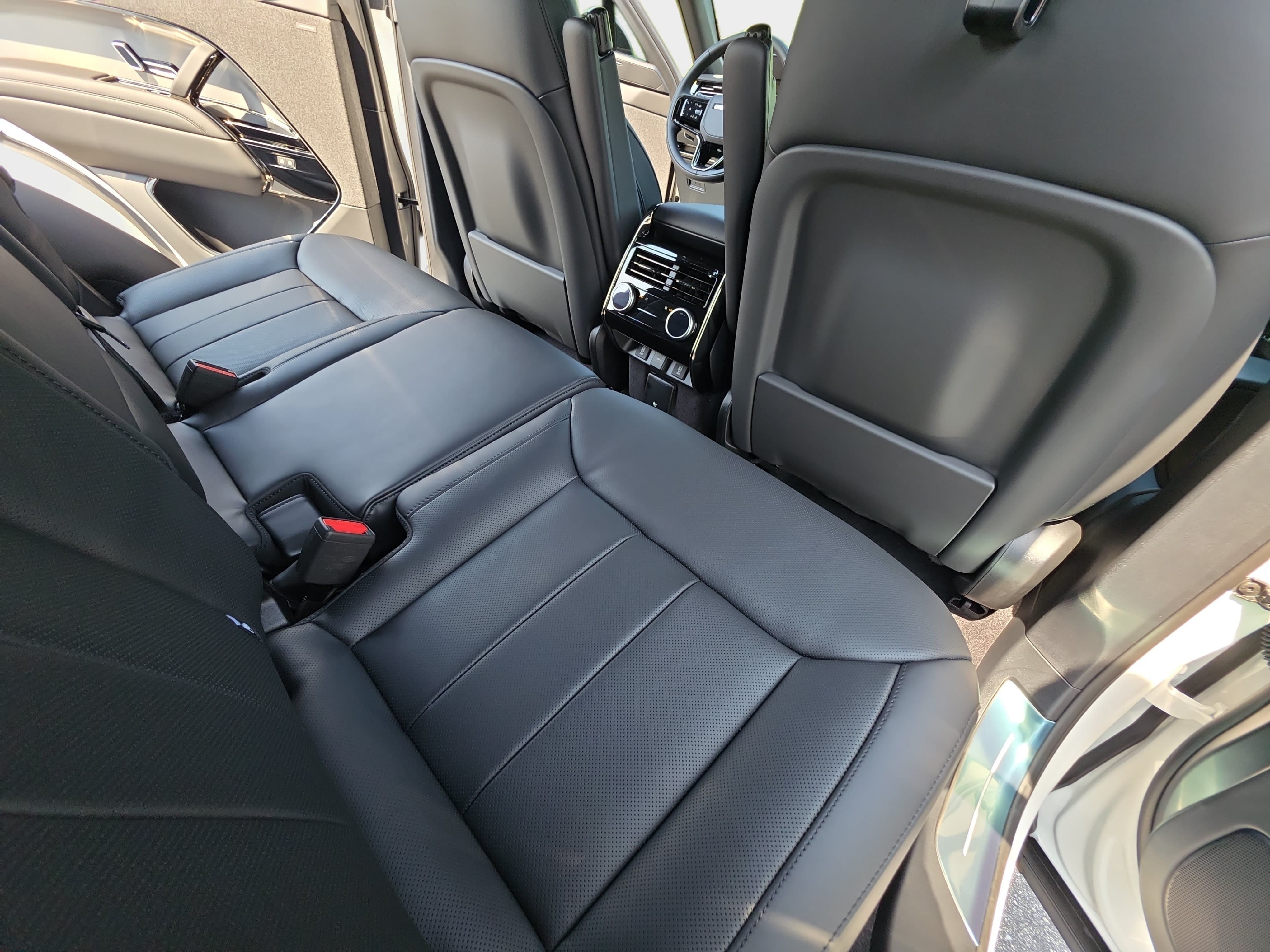 New 2026 Land Rover Range Rover Sport Dynamic SE AWD/4WD image 11