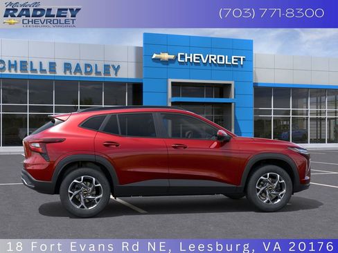 New 2026 Chevrolet Trax LT w/ Sunroof Package image 7