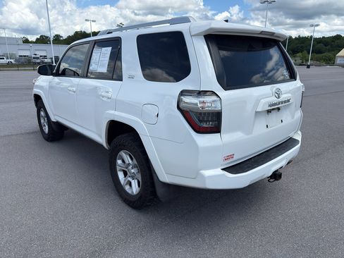 Used 2016 Toyota 4Runner SR5 AWD/4WD image 3