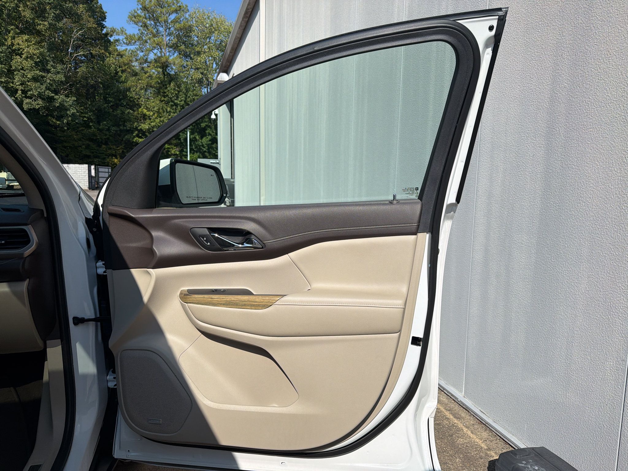 Used 2019 GMC Acadia Denali w/ Technology Package FWD image 20