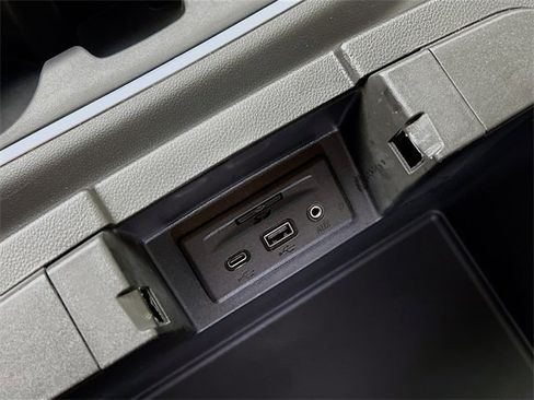 Used 2021 Chevrolet Silverado 1500 High Country image 36