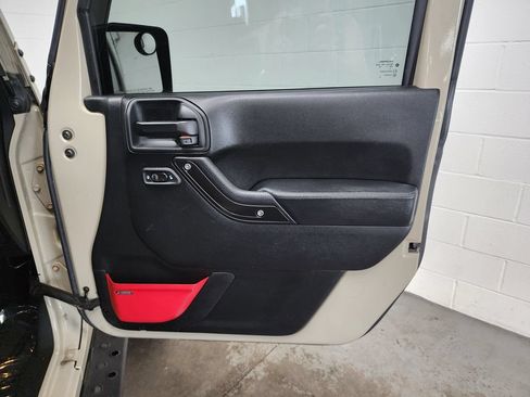 Used 2017 Jeep Wrangler Rubicon AWD/4WD image 23