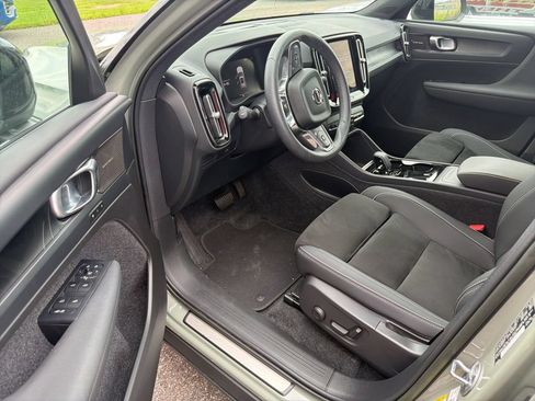 Used 2023 Volvo XC40 Recharge Ultimate AWD/4WD image 7