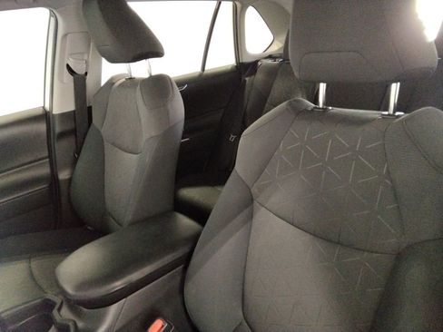 Used 2020 Toyota RAV4 XLE image 27