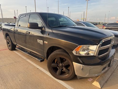 Used 2019 RAM 1500 Classic SLT image 1